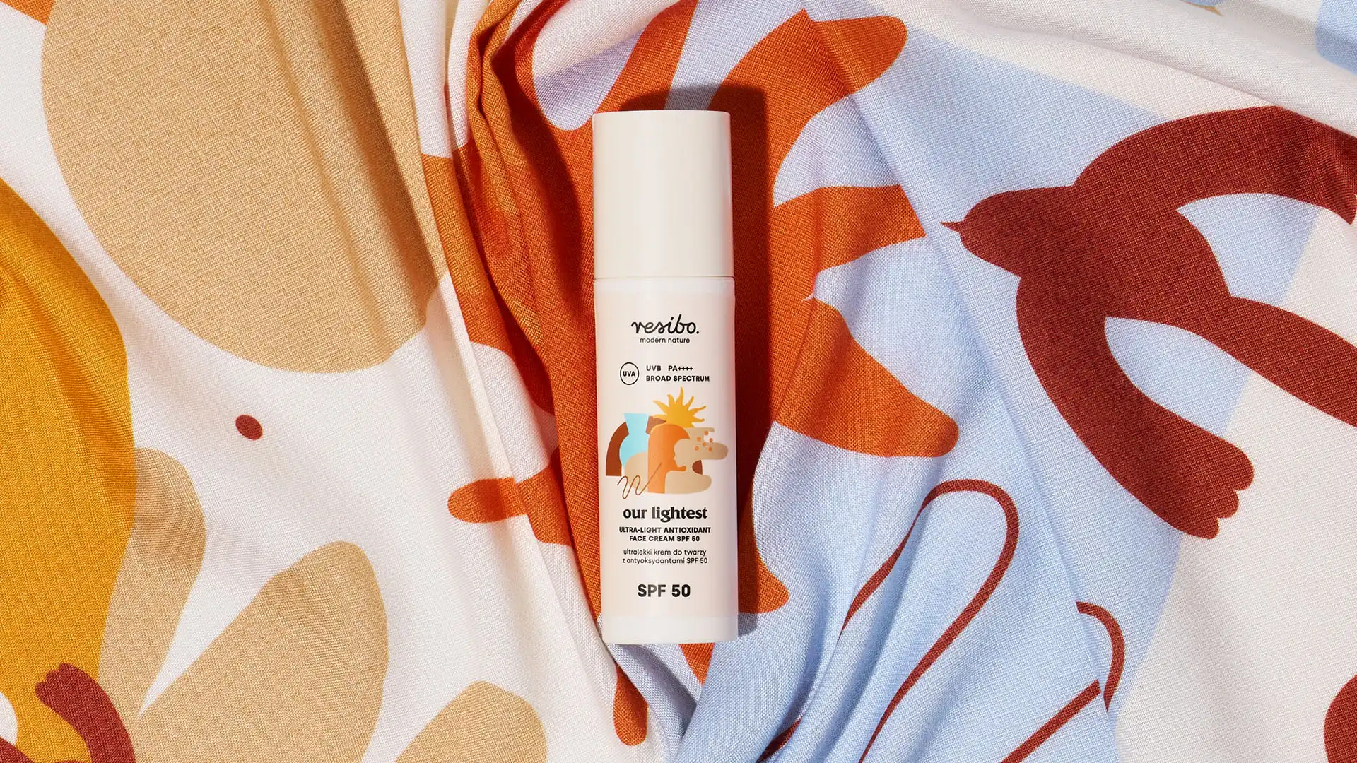 Packshot – zdjęcie produktowe kosmetyku Resibo na kolorowym tle z tkaniny | Packshot Warszawa