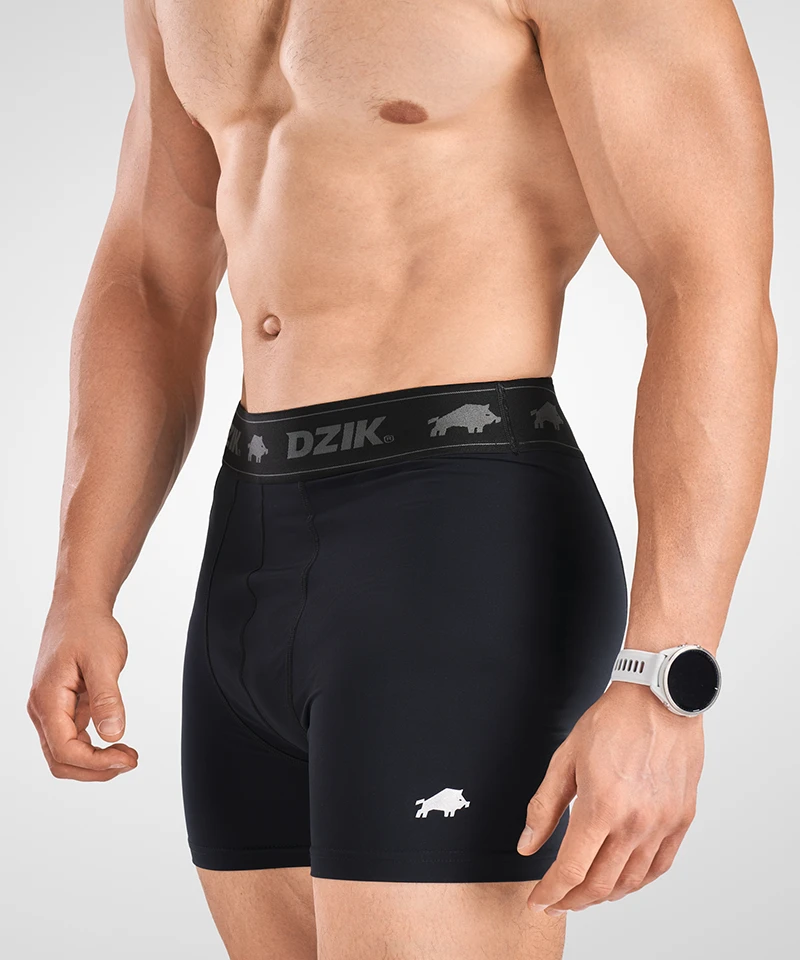 Profesjonalna fotografia mody męskiej w Warszawie - zbliżenie na bokserki sportowe marki DZIK, prezentowane na modelu w studiu Packshothouse.